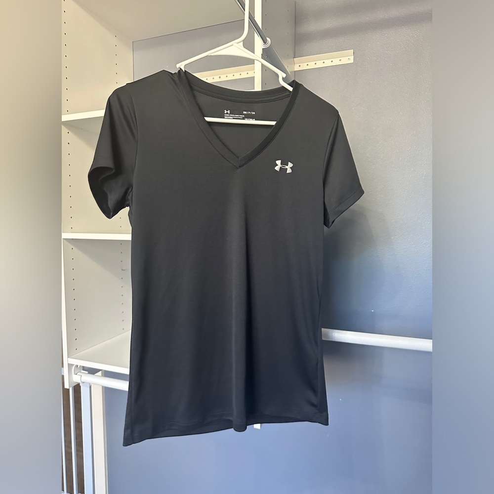Under Armour Loose Heatgear tshirt - Size Small